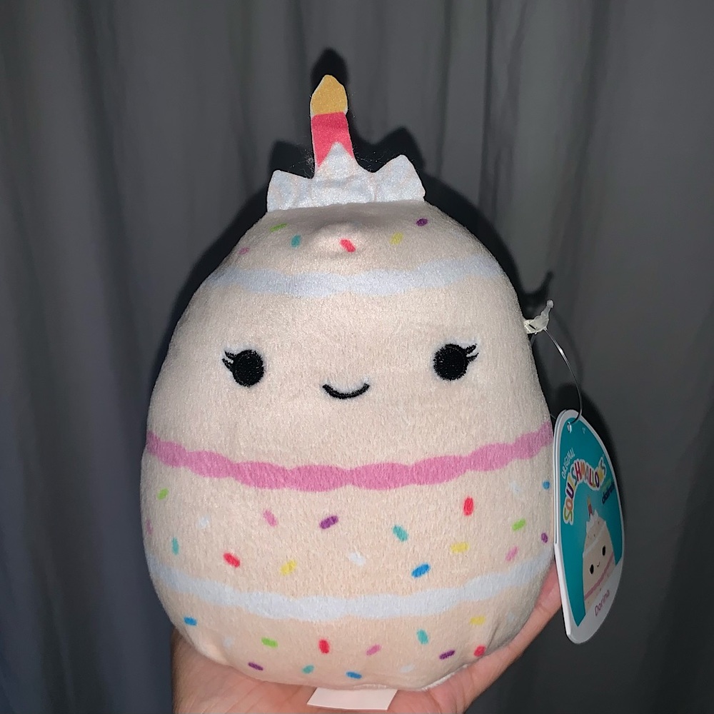 Squishmallows Dorina The Birthday Cake